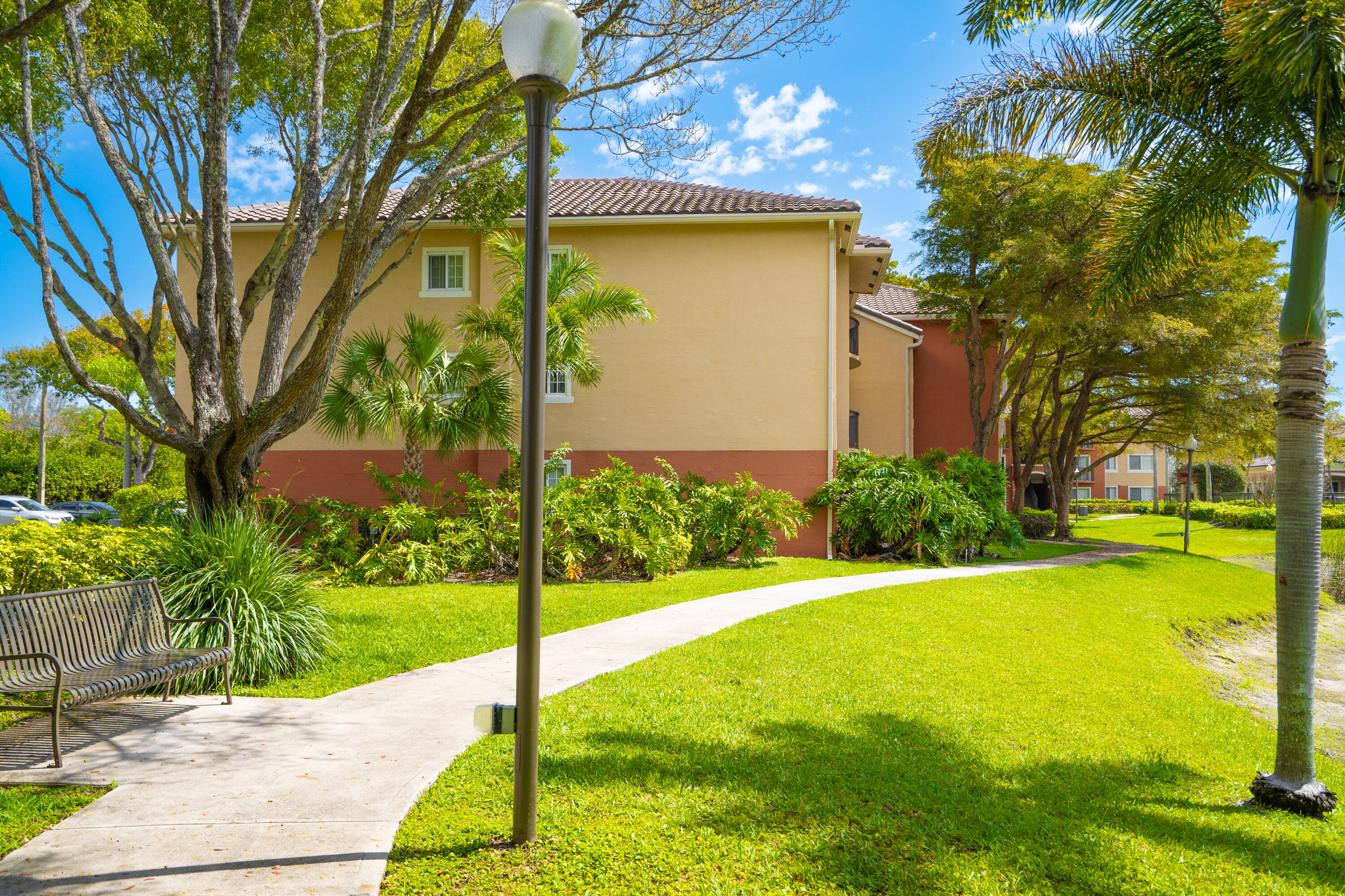 GRAND ISLES CONDO - Residential