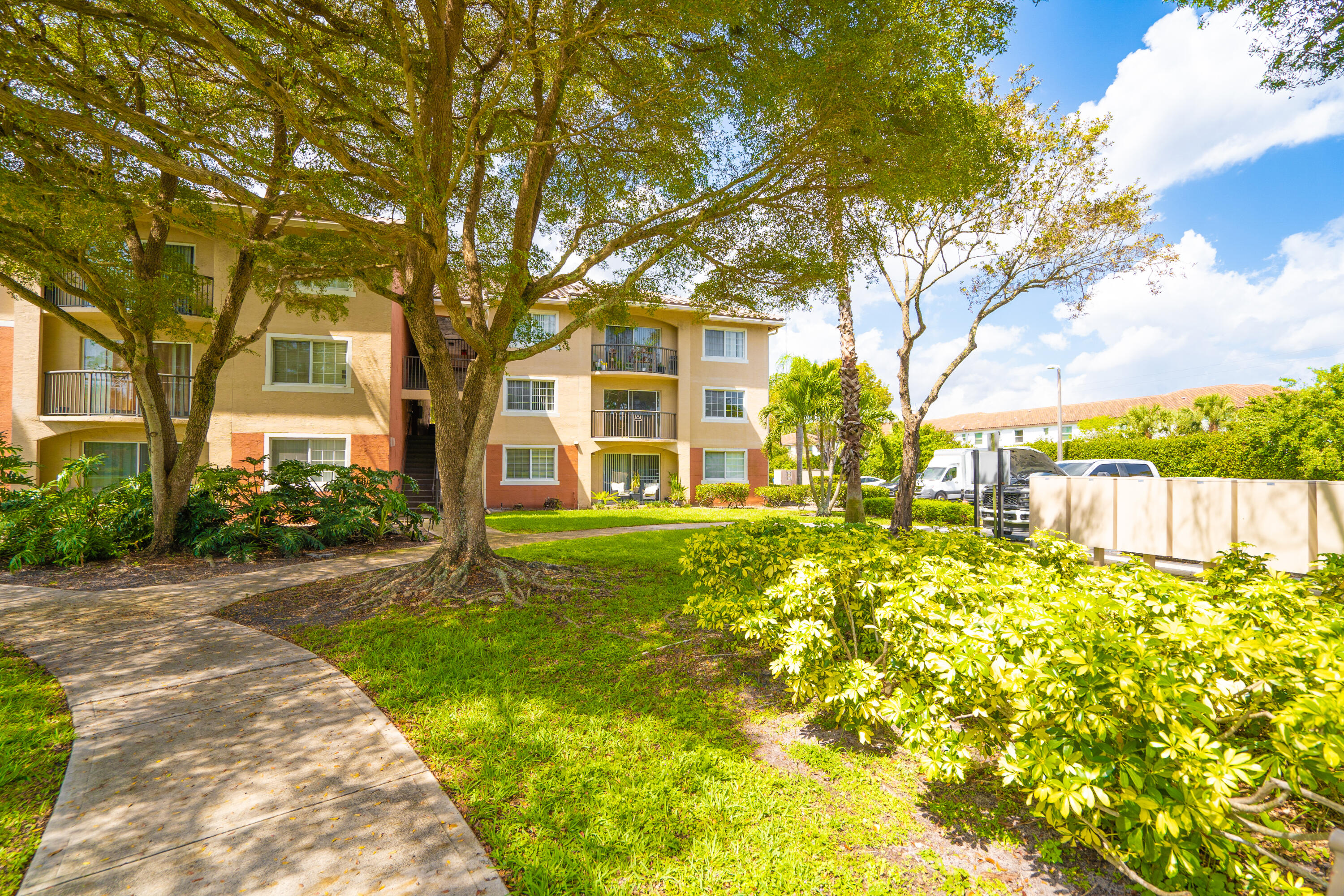 GRAND ISLES CONDO - Residential