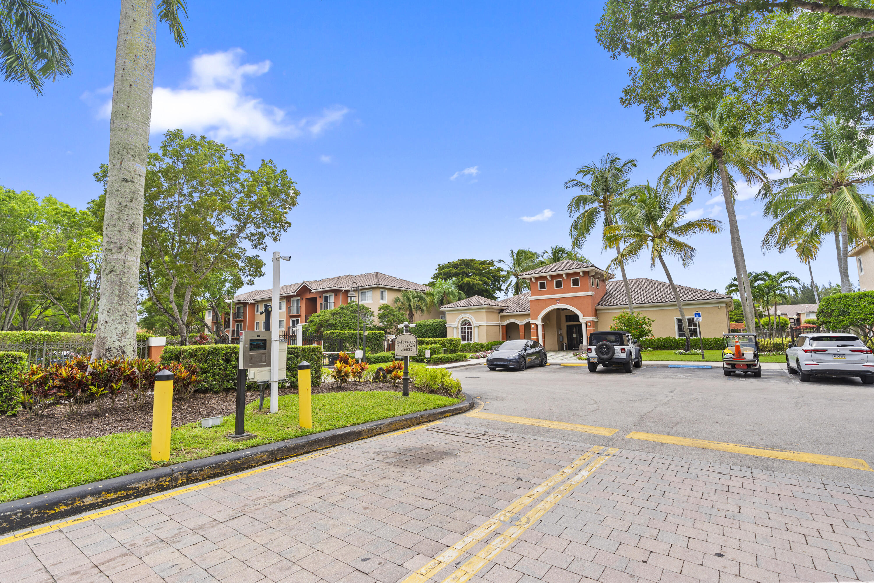 GRAND ISLES CONDO - Residential