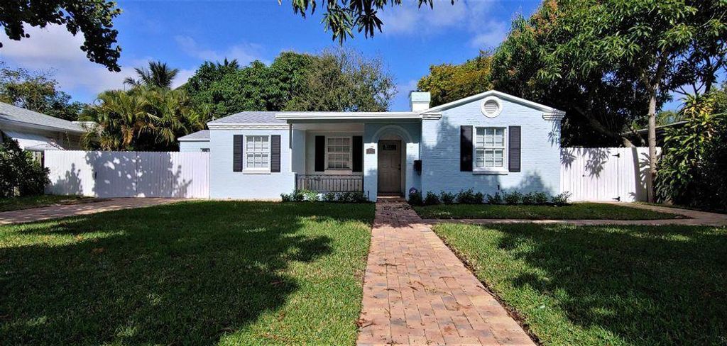 Photo of 205 Wenonah Place, West Palm Beach, FL 33405 (MLS # R10697990)