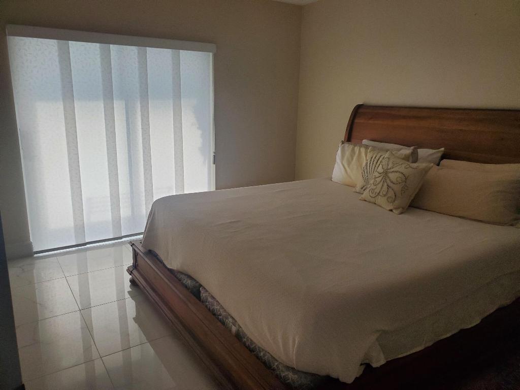 MURRY HILLS APT BLDG CONDO - Residential