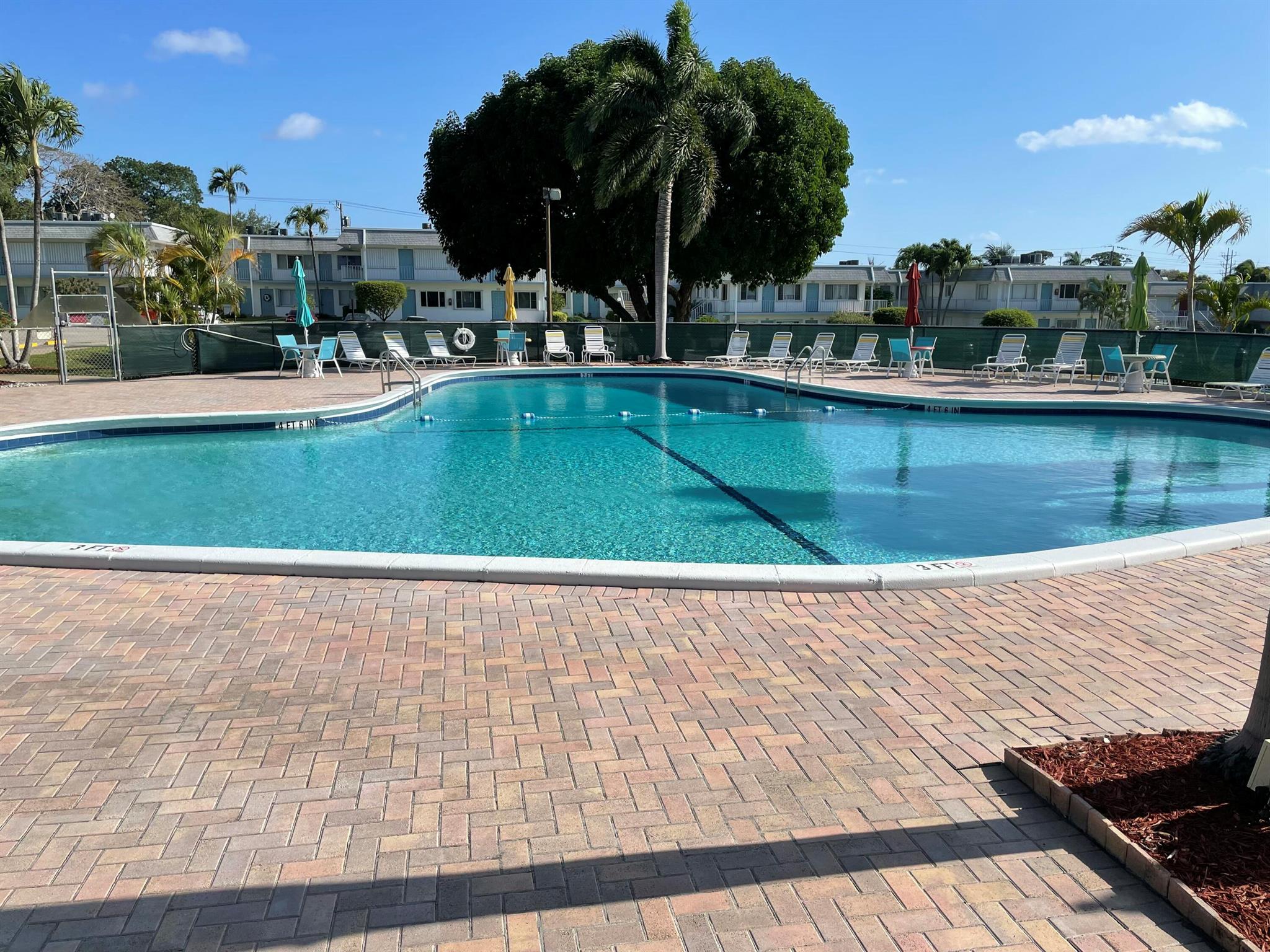 MURRY HILLS APT BLDG COND - Residential