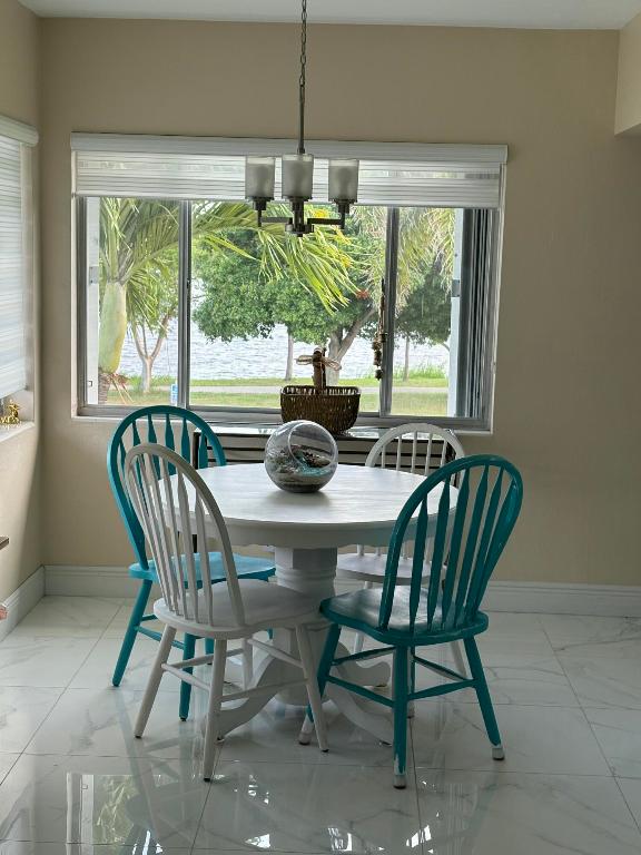 MURRY HILLS APT BLDG CONDO - Residential