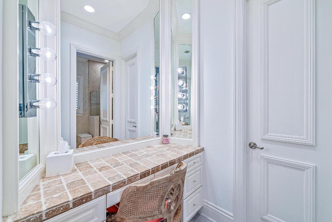 Jupiter Hills Village - Residential