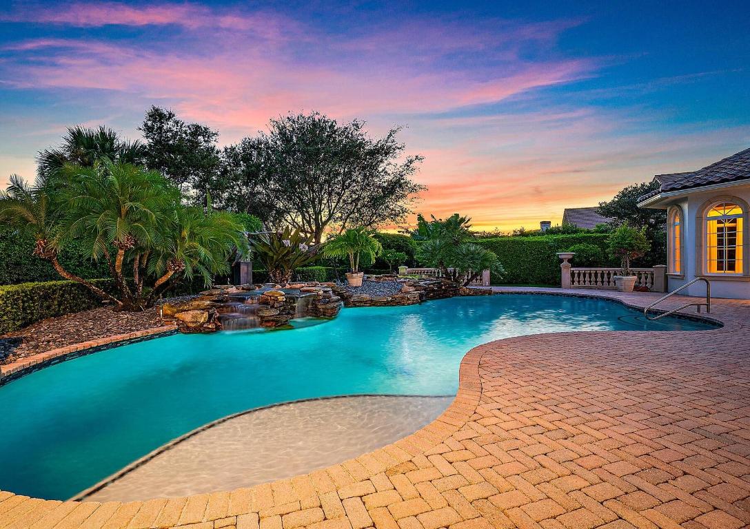 Jupiter Hills Village - Residential