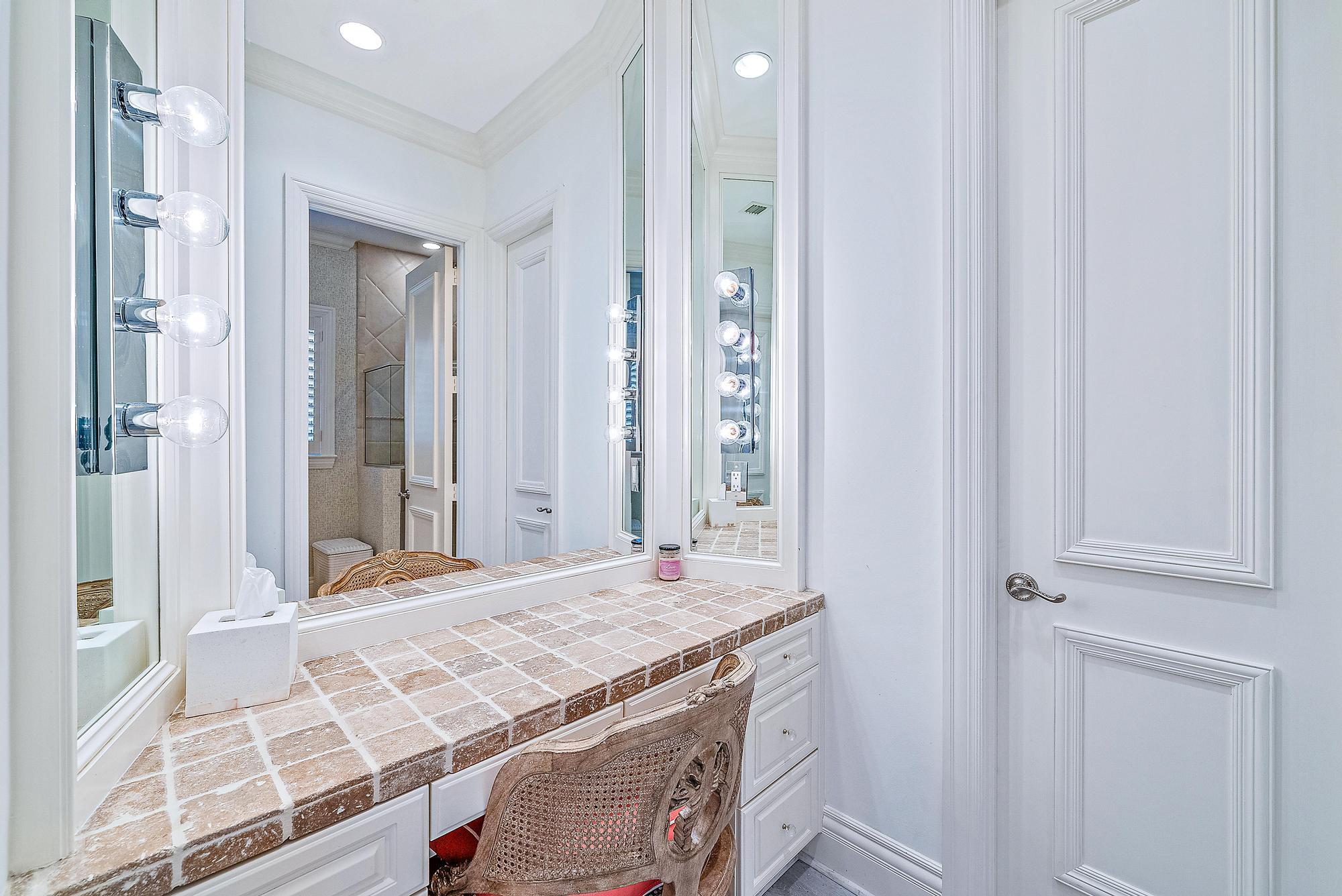 Jupiter Hills Village - Residential