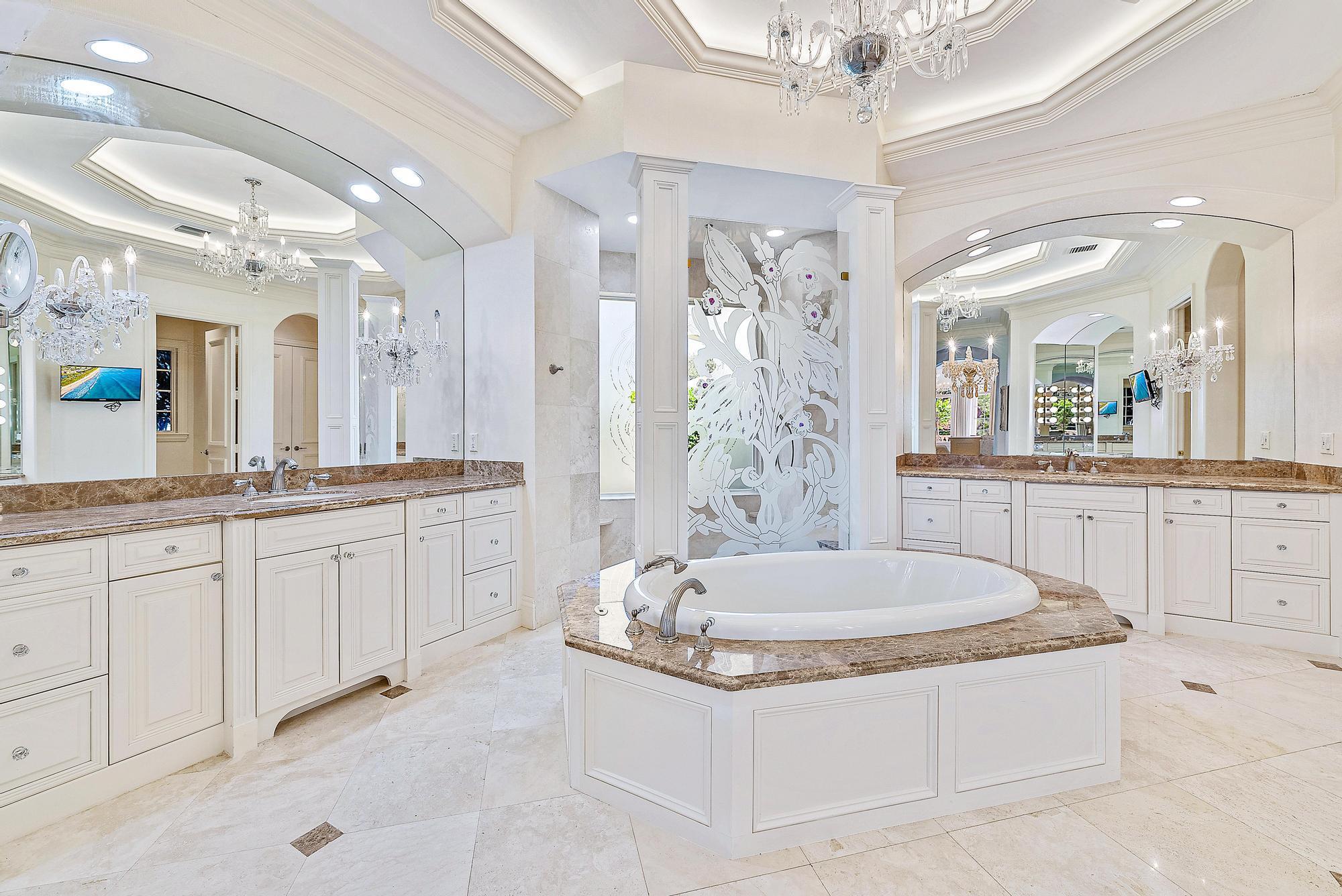 Jupiter Hills Village - Residential