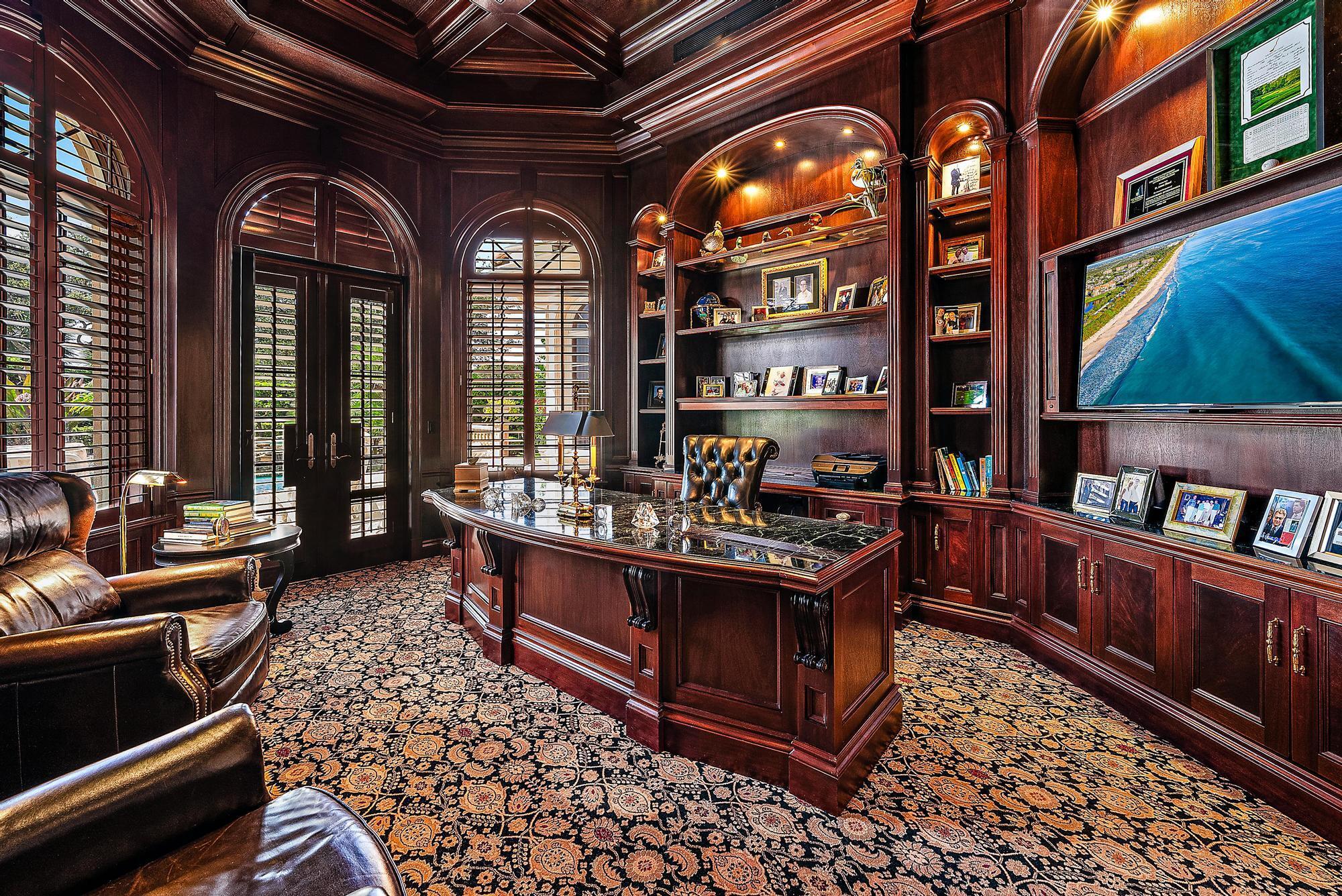 Jupiter Hills Village - Residential