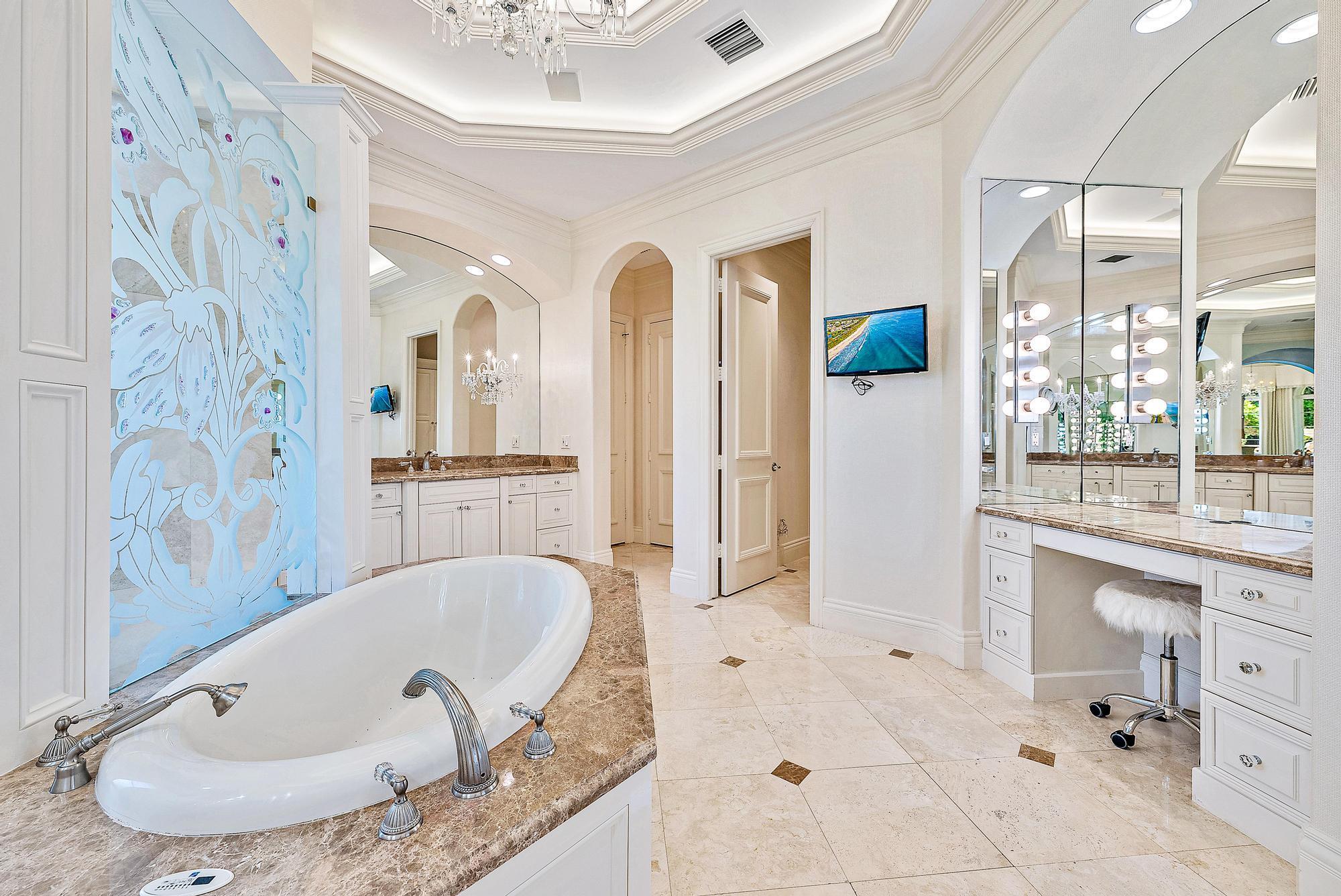 Jupiter Hills Village - Residential