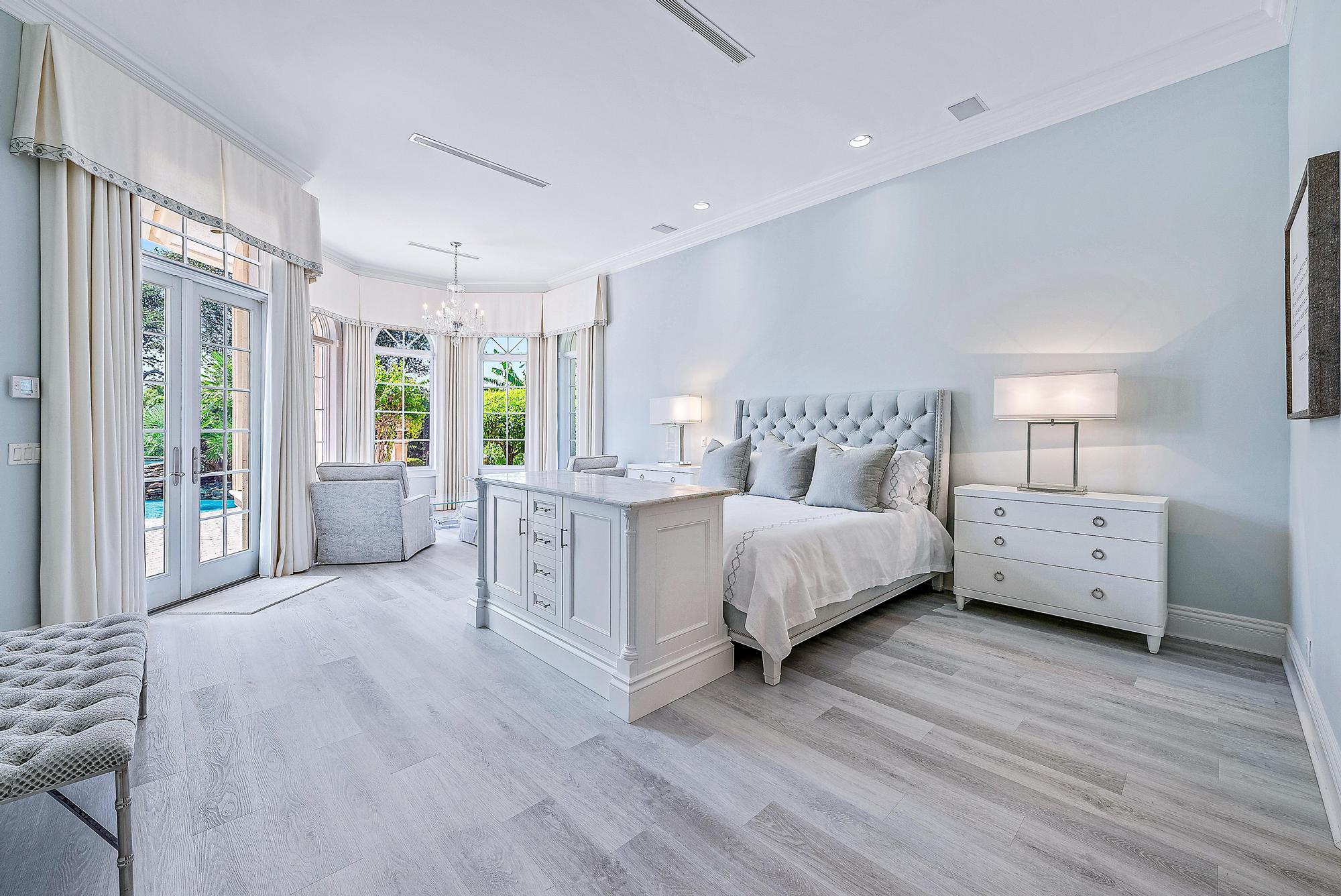 Jupiter Hills Village - Residential