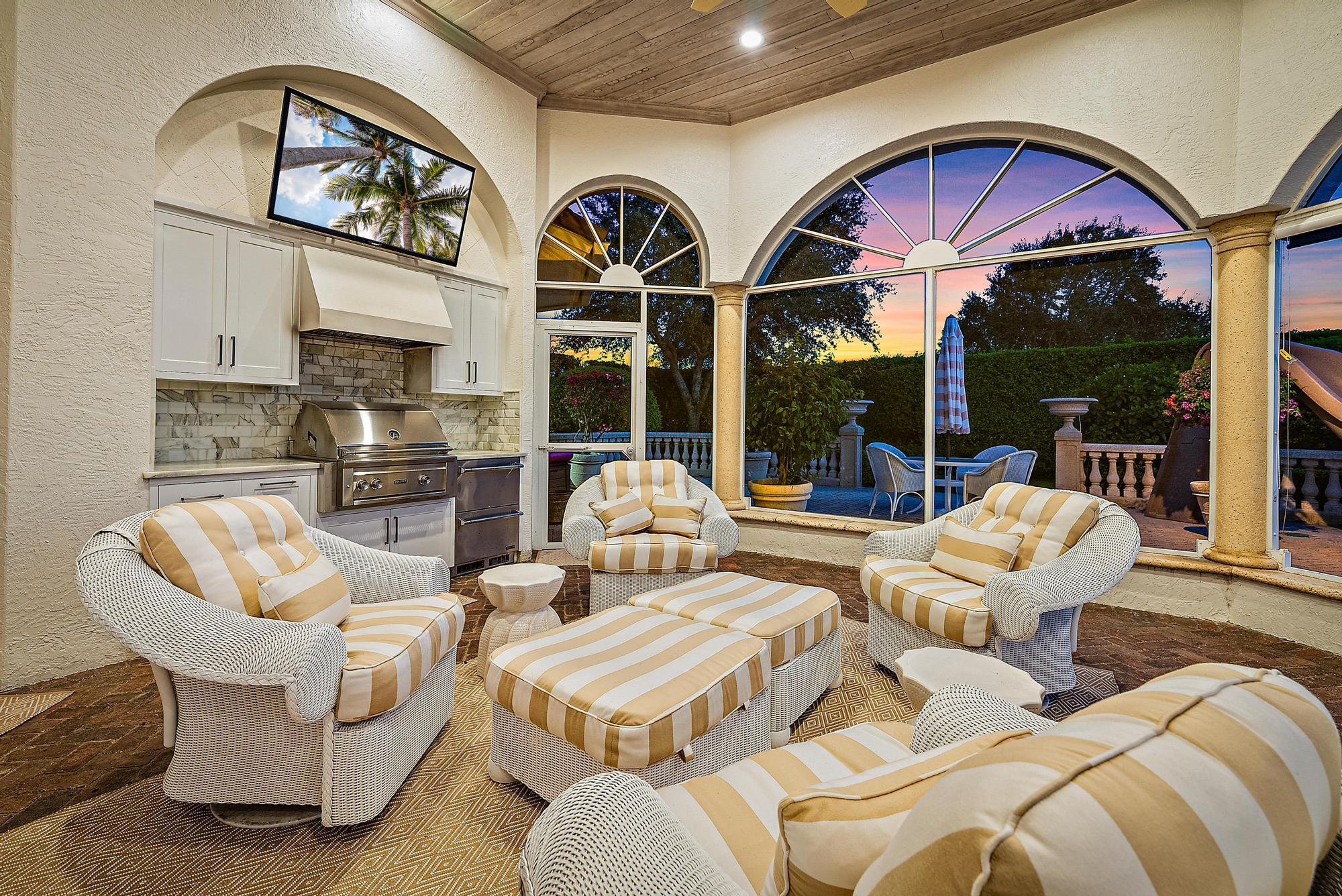 Jupiter Hills Village - Residential