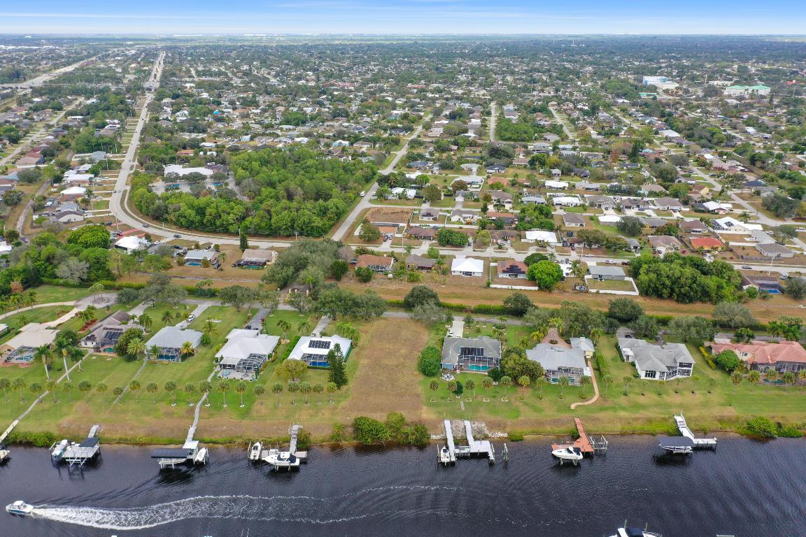 SOUTH RIVER SHORES - Land