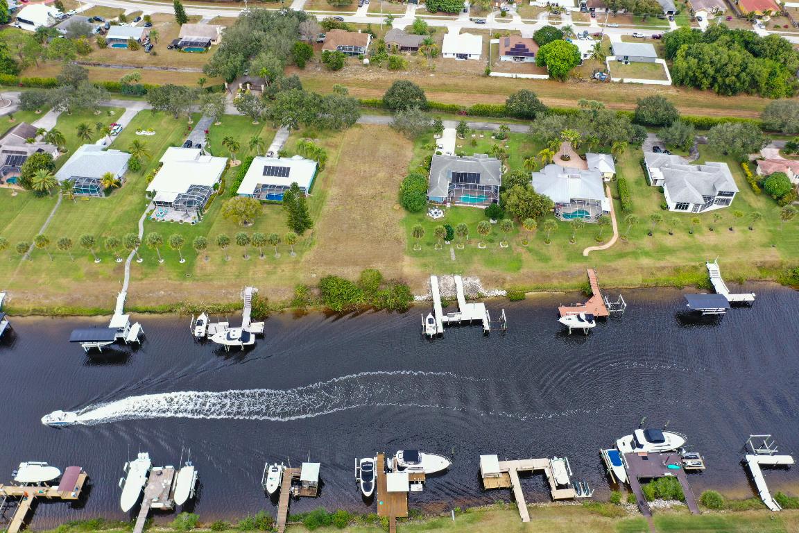 SOUTH RIVER SHORES - Land