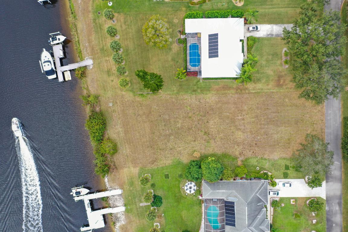 SOUTH RIVER SHORES - Land