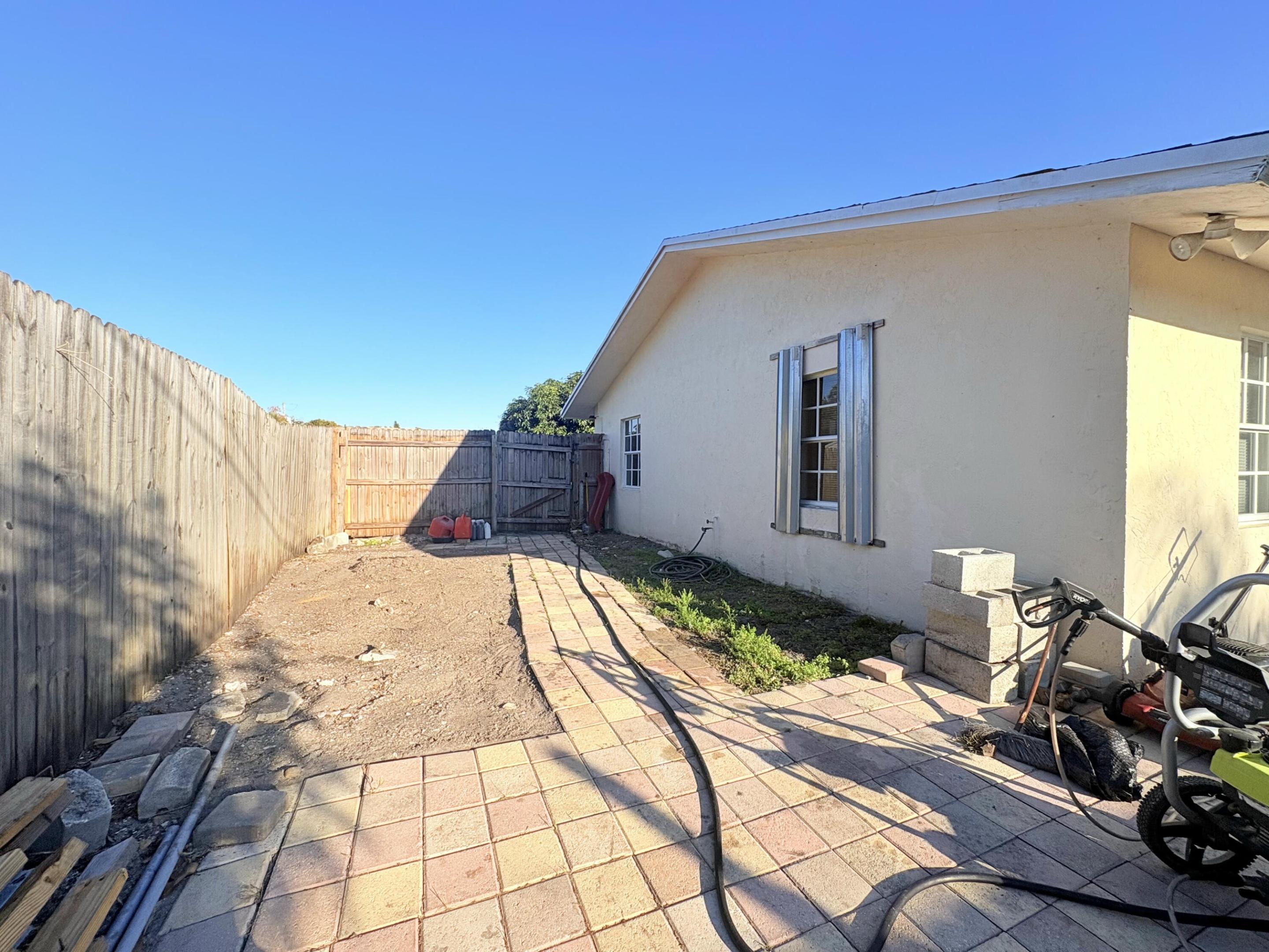 WYNNEWOOD ACRES 6 - Residential