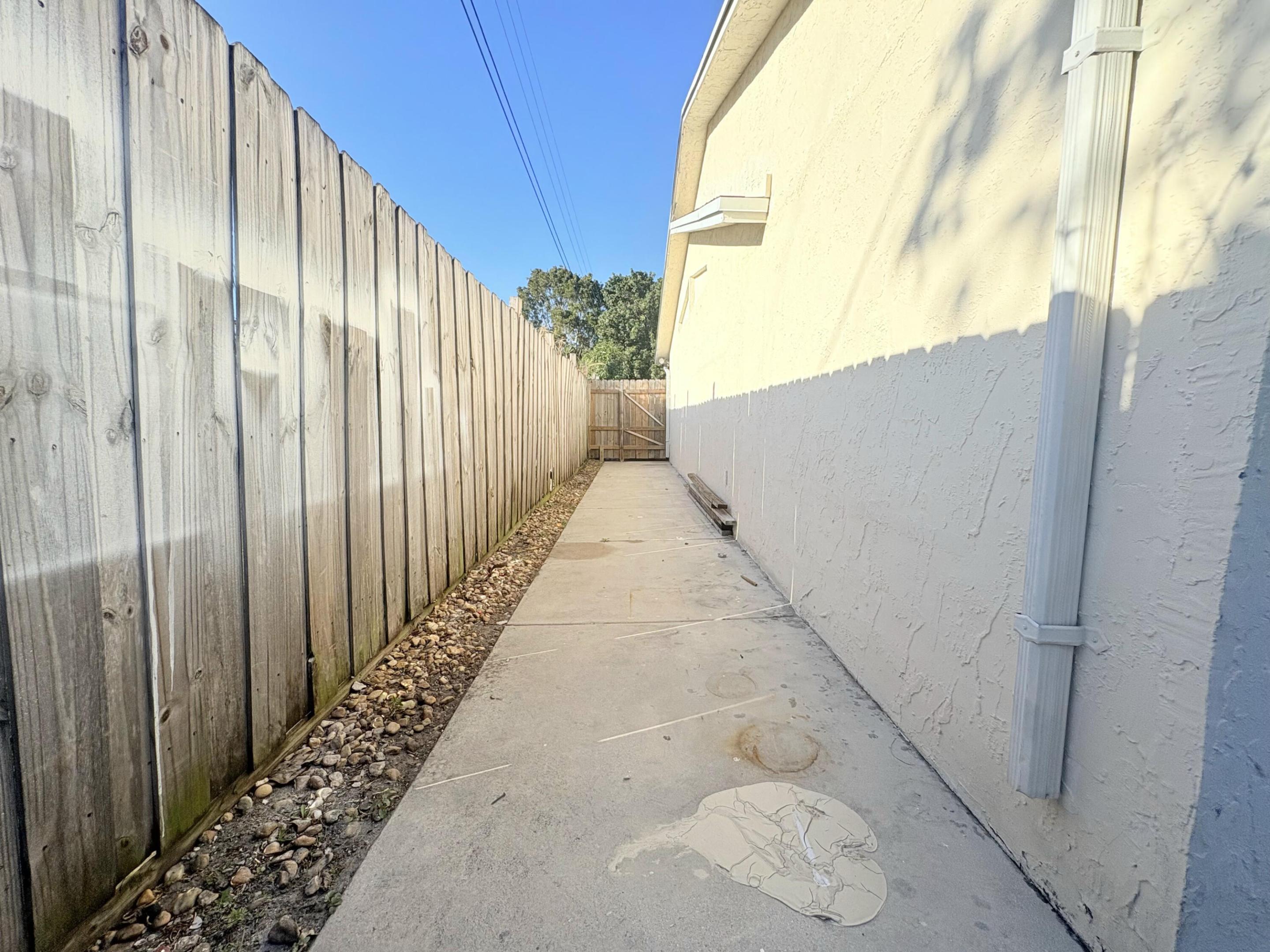 WYNNEWOOD ACRES 6 - Residential