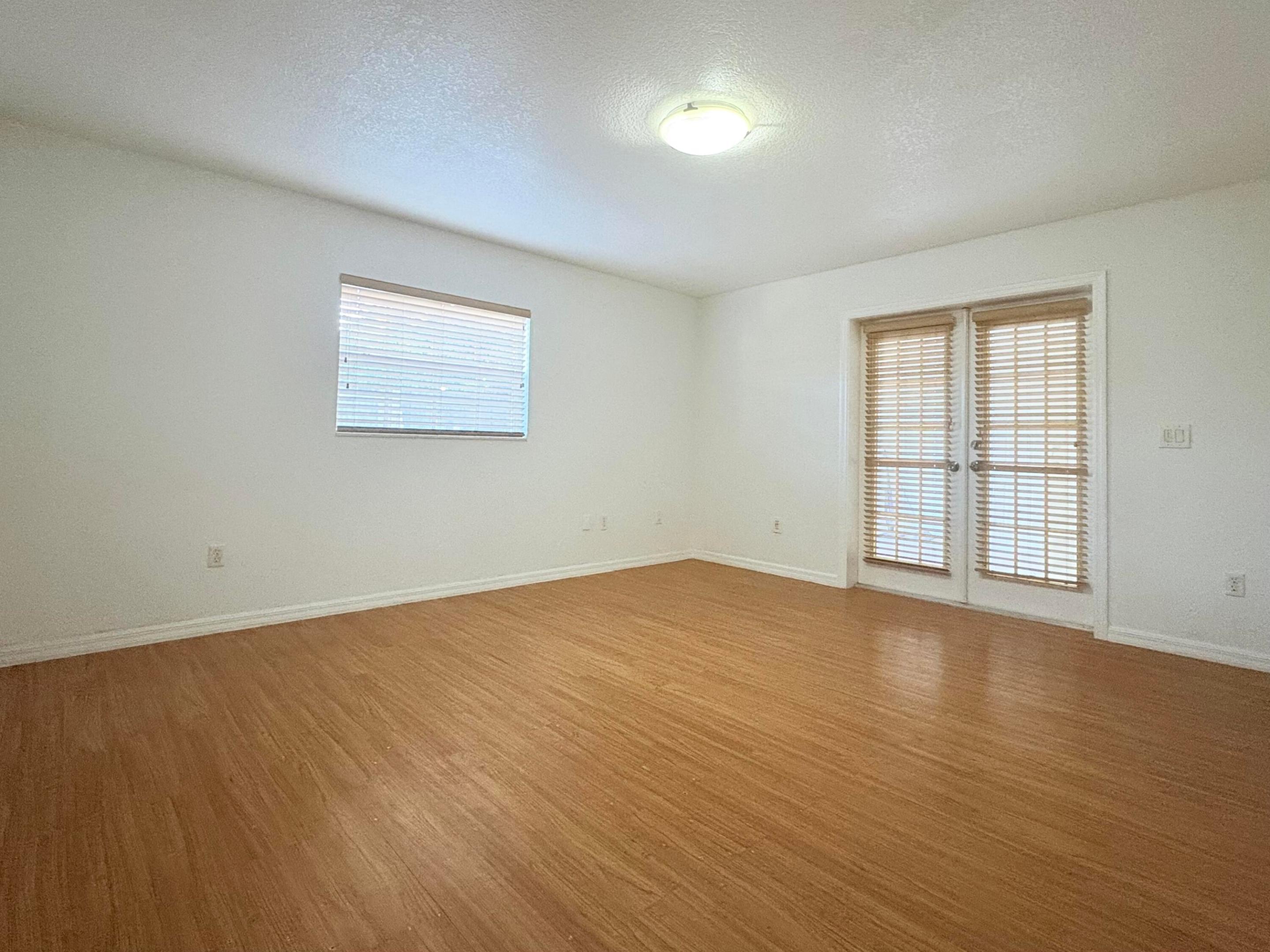 WYNNEWOOD ACRES 6 - Residential