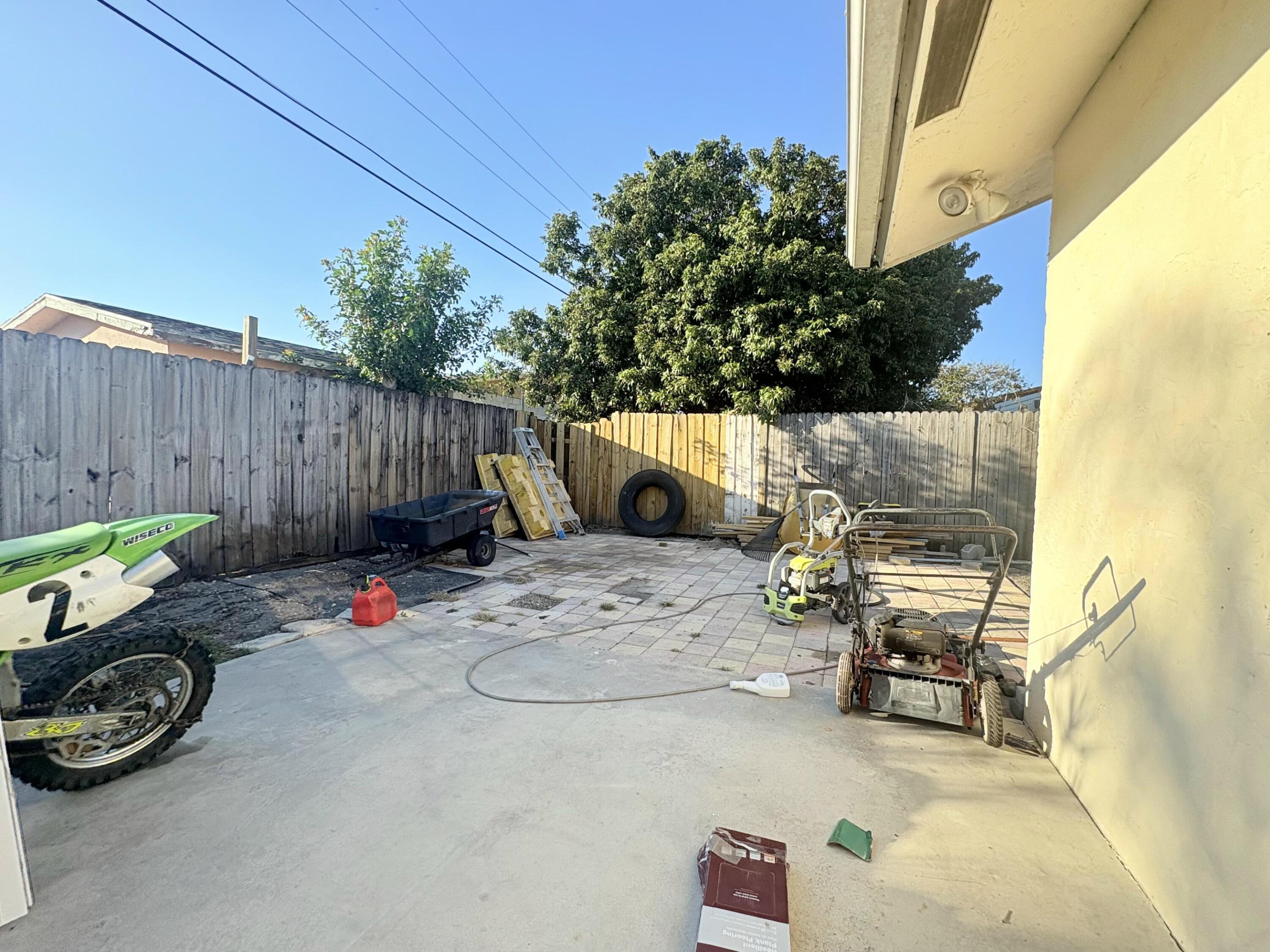 WYNNEWOOD ACRES 6 - Residential