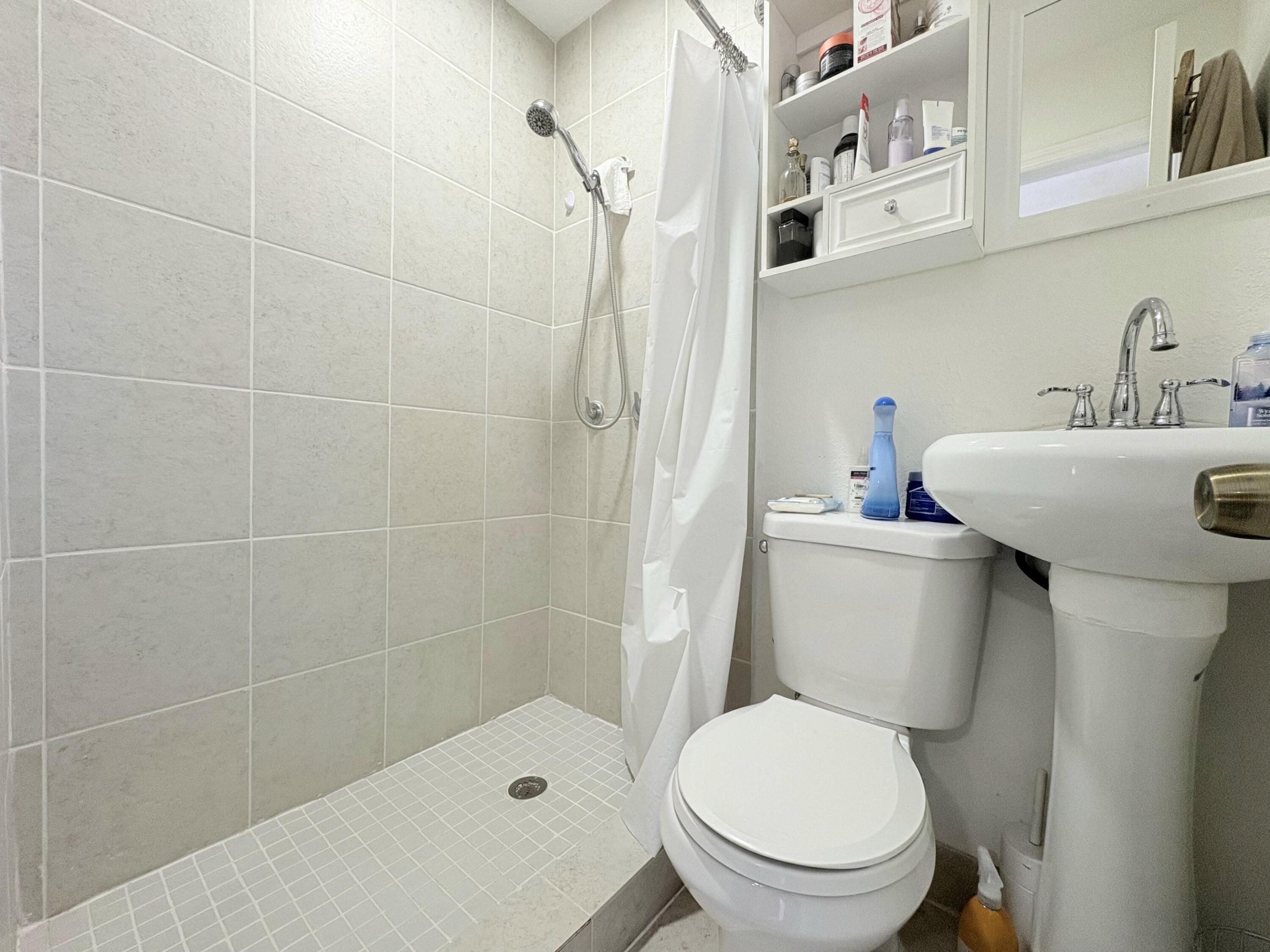 WYNNEWOOD ACRES 6 - Residential