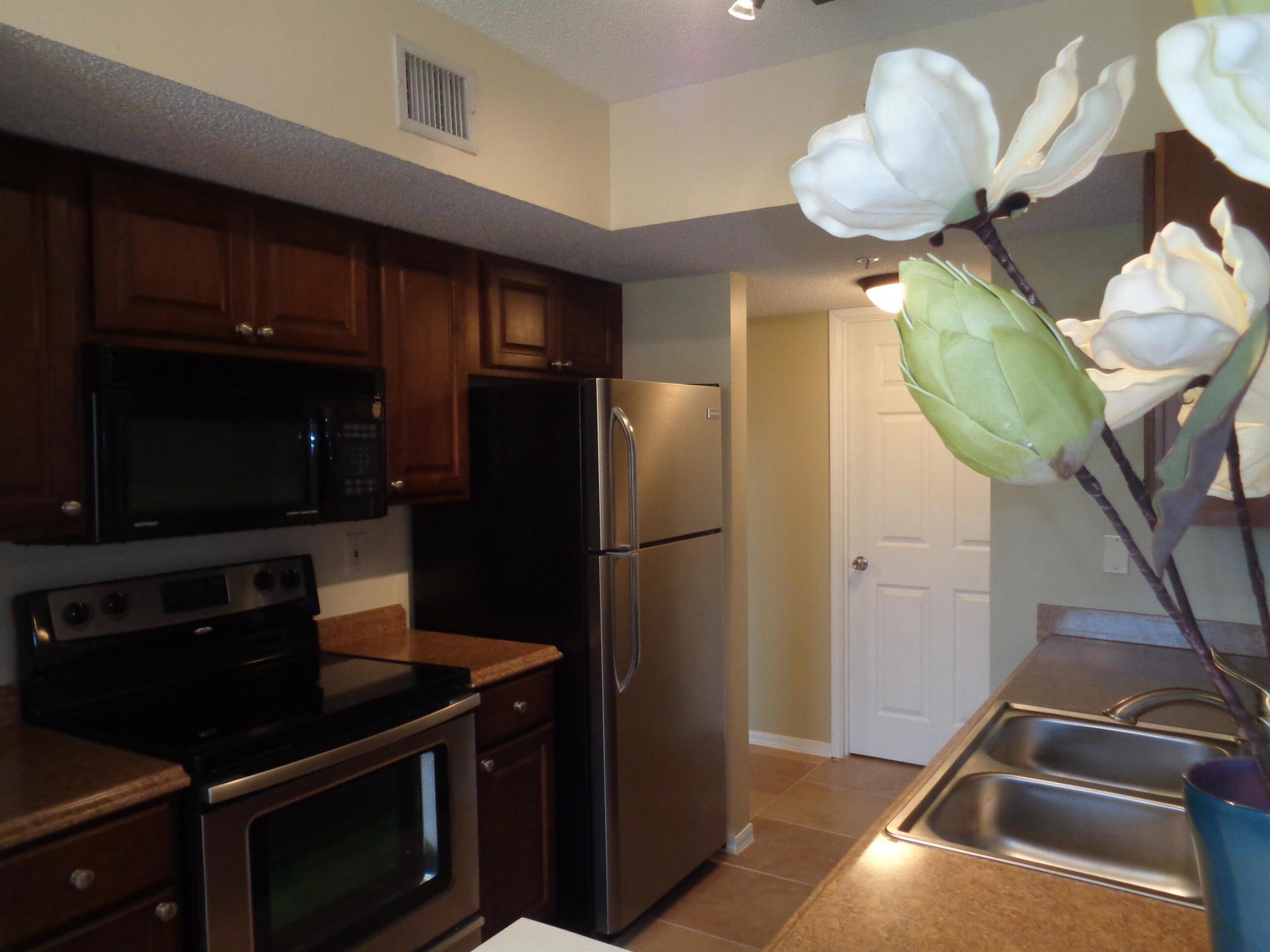 LAGUNA OF VERO BEACH - Residential Lease