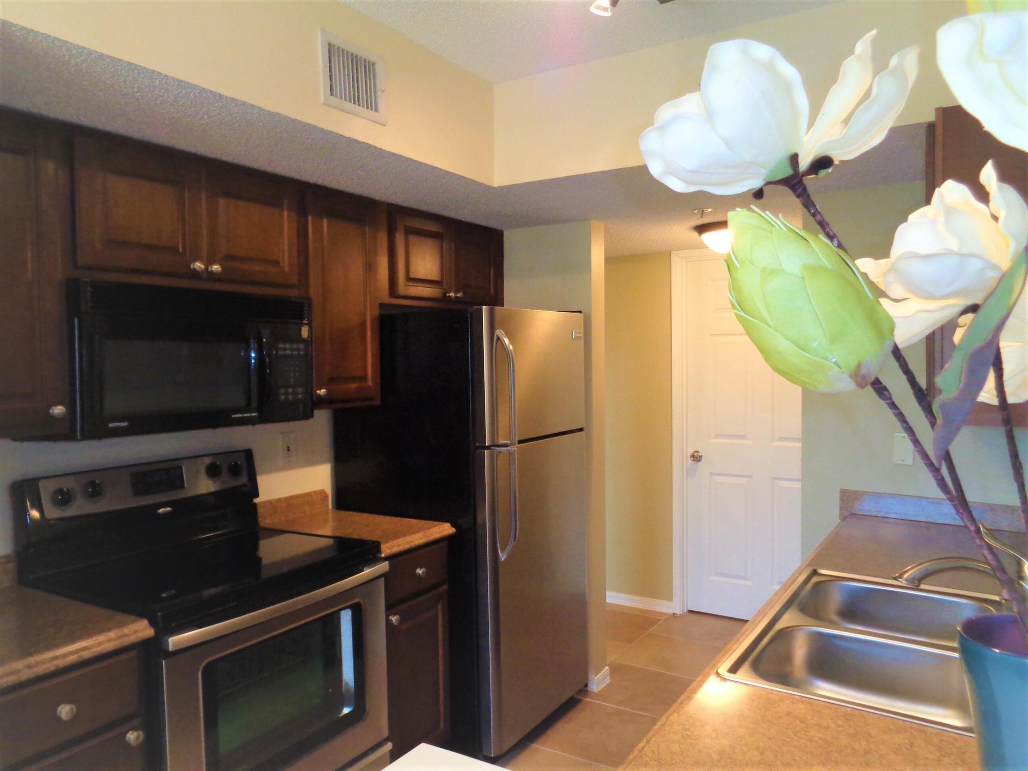 LAGUNA OF VERO BEACH - Residential Lease