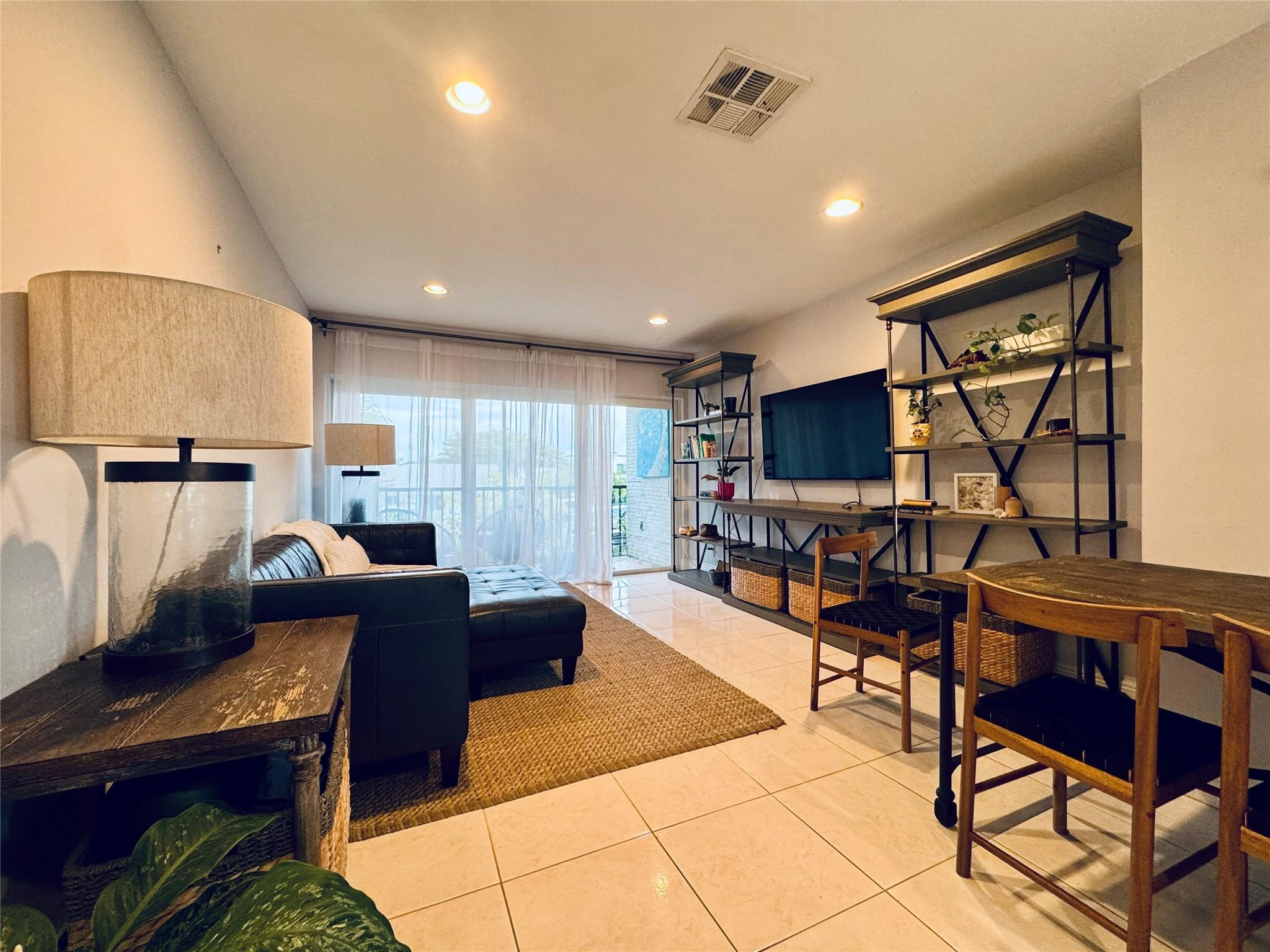 2801 NE 33RD Court 206