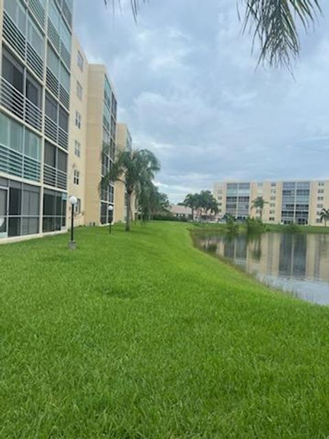 Condominium in Dania Beach FL 431 3rd ST St 9.jpg