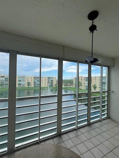 Condominium in Dania Beach FL 431 3rd ST St 4.jpg