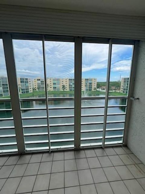 Condominium in Dania Beach FL 431 3rd ST St 3.jpg