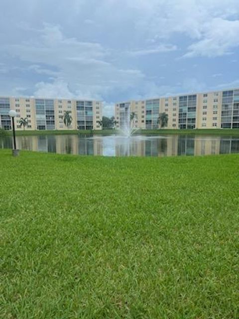 Condominium in Dania Beach FL 431 3rd ST St 8.jpg