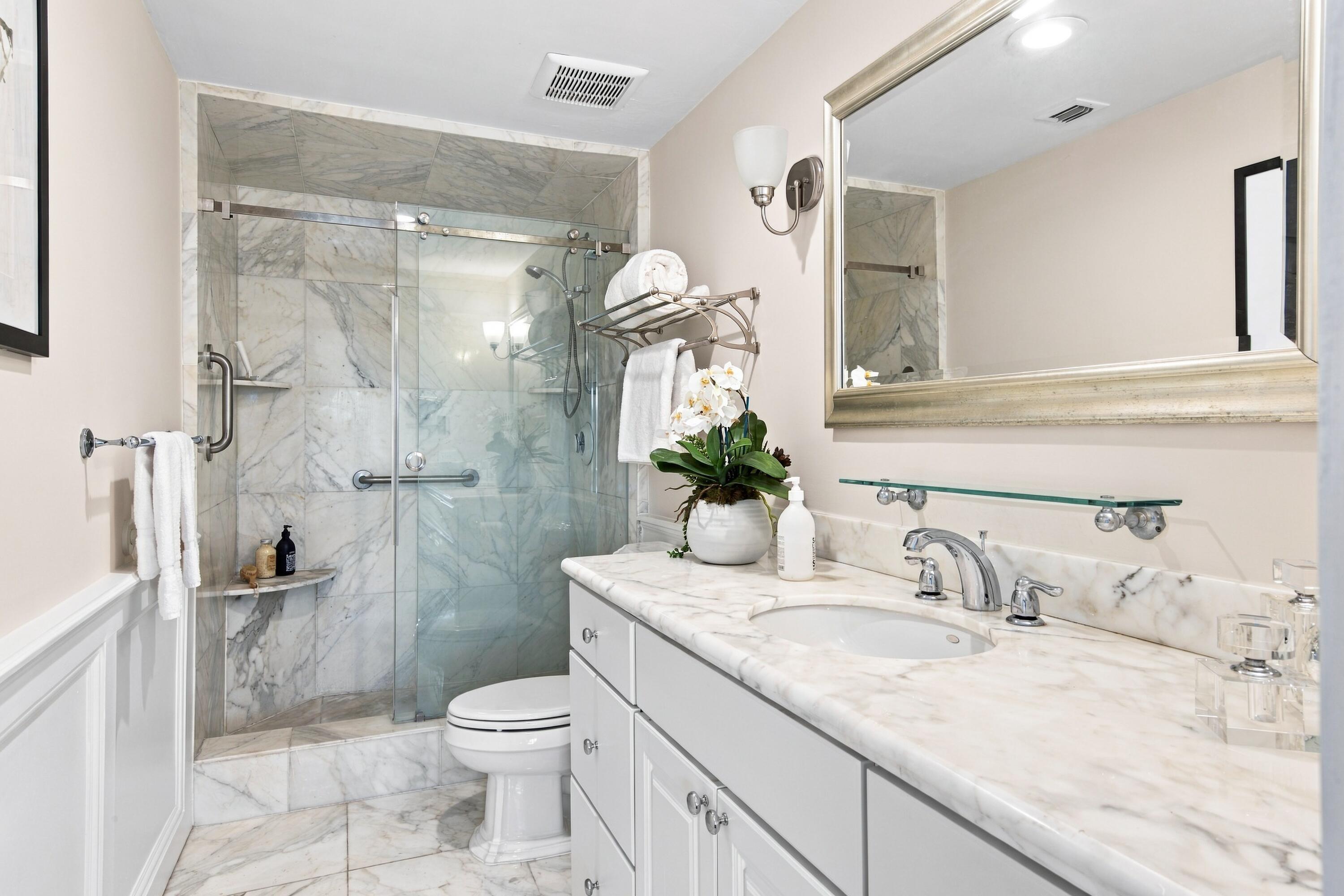 250 Bradley Place 504, Palm Beach, FL, 33480/$2,595,000 4 250 Bradley Place 504