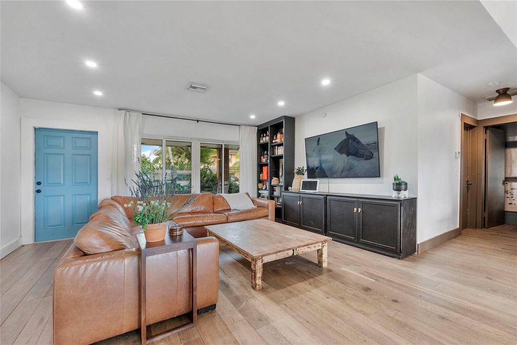 Photo of 1034 SW 24th Avenue, Boynton Beach, FL 33426 (MLS # F10444736)