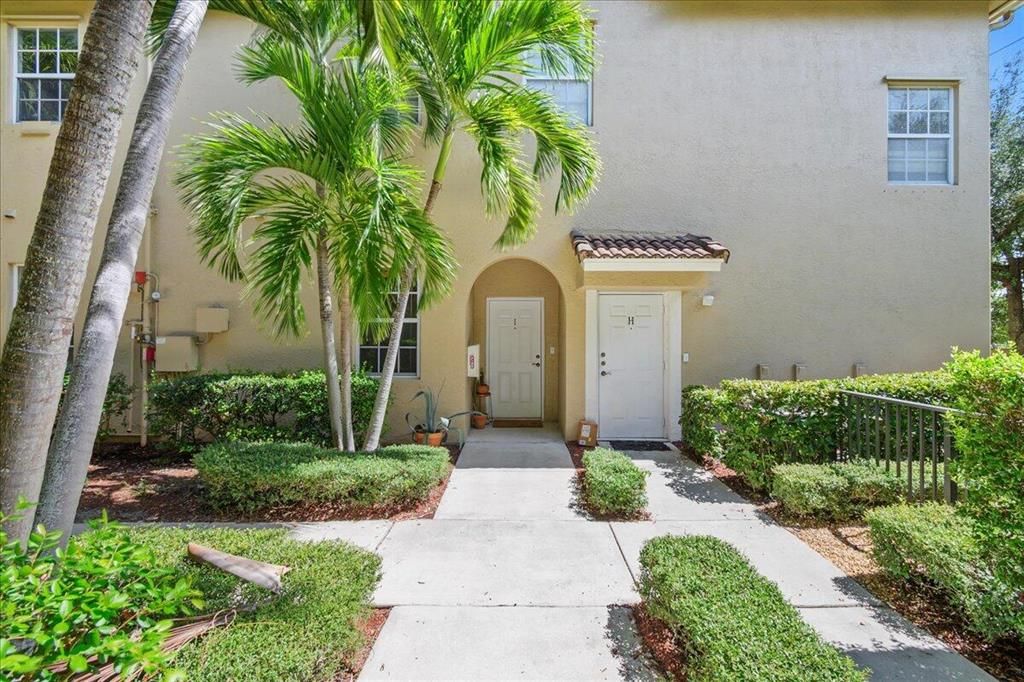 Photo of 113 Lighthouse Circle Cir #I, Tequesta, FL 33469 (MLS # R10827610)