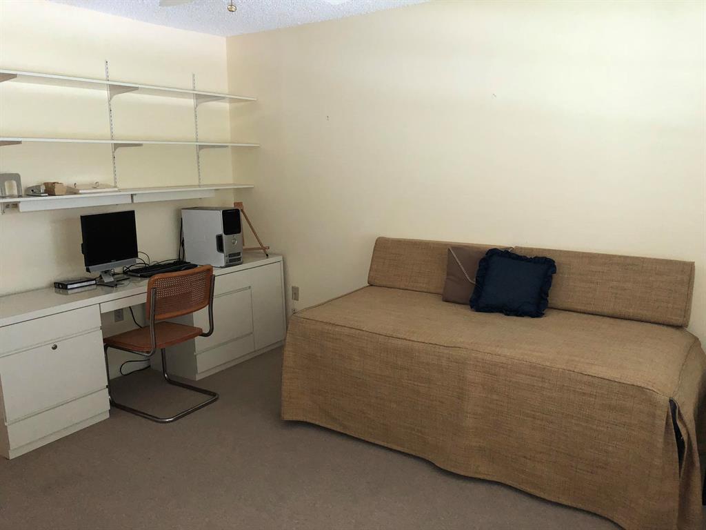 STRATFORD AT HUNTERS RUN CONDO - Residential