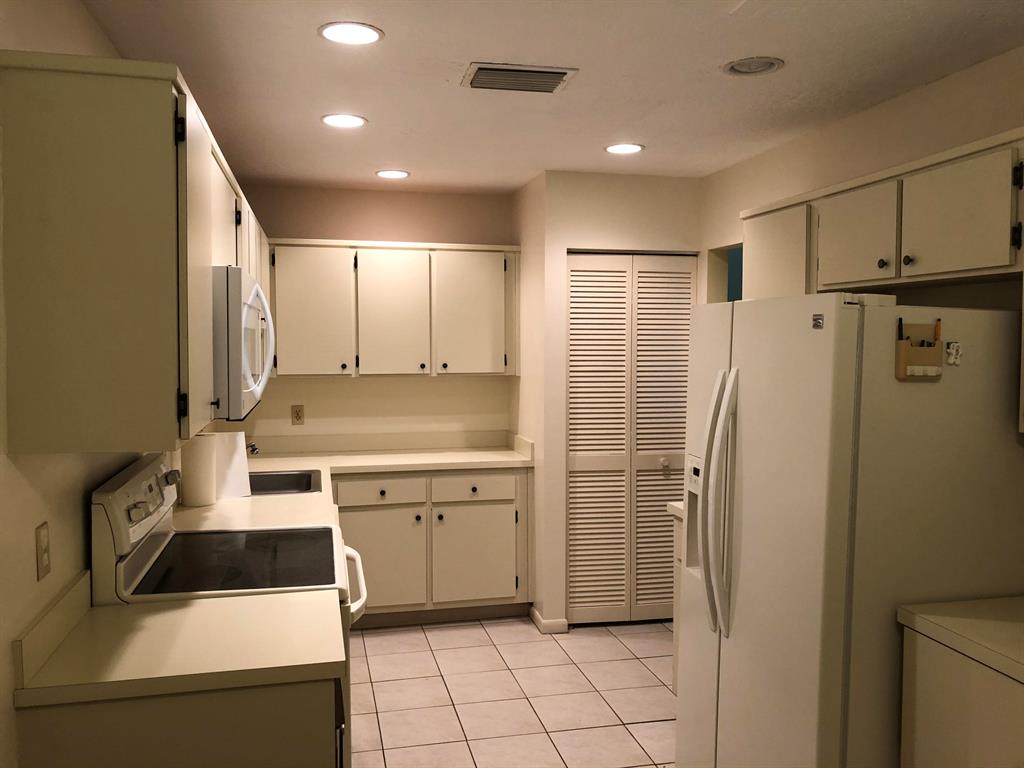 STRATFORD AT HUNTERS RUN CONDO - Residential