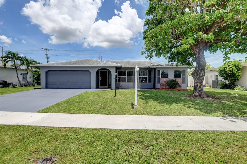 Photo of 22062 Concha Avenue, Boca Raton, FL 33428 (MLS # R10732283)