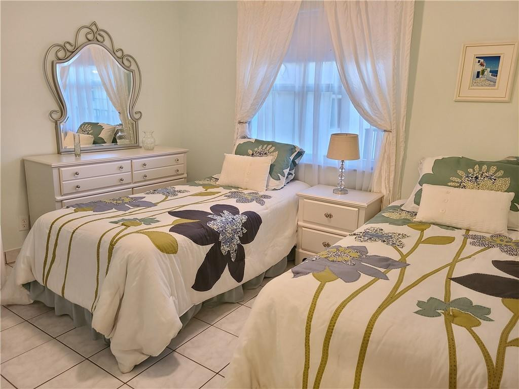 SOMERSET EIGHT - Residential