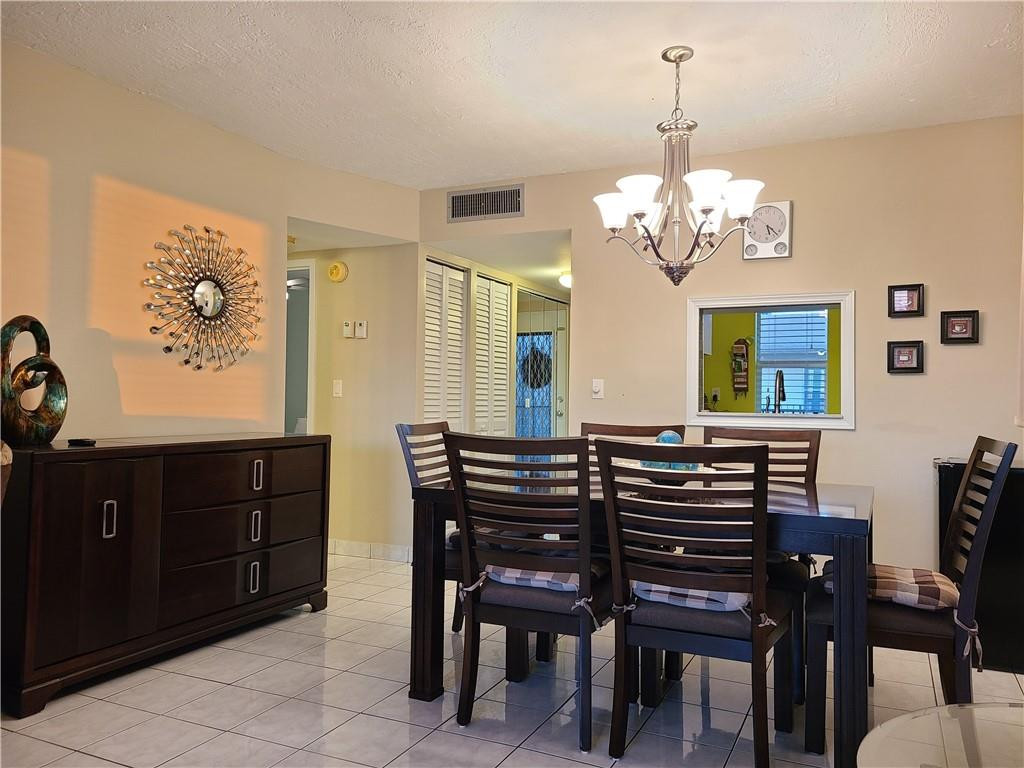 SOMERSET EIGHT - Residential