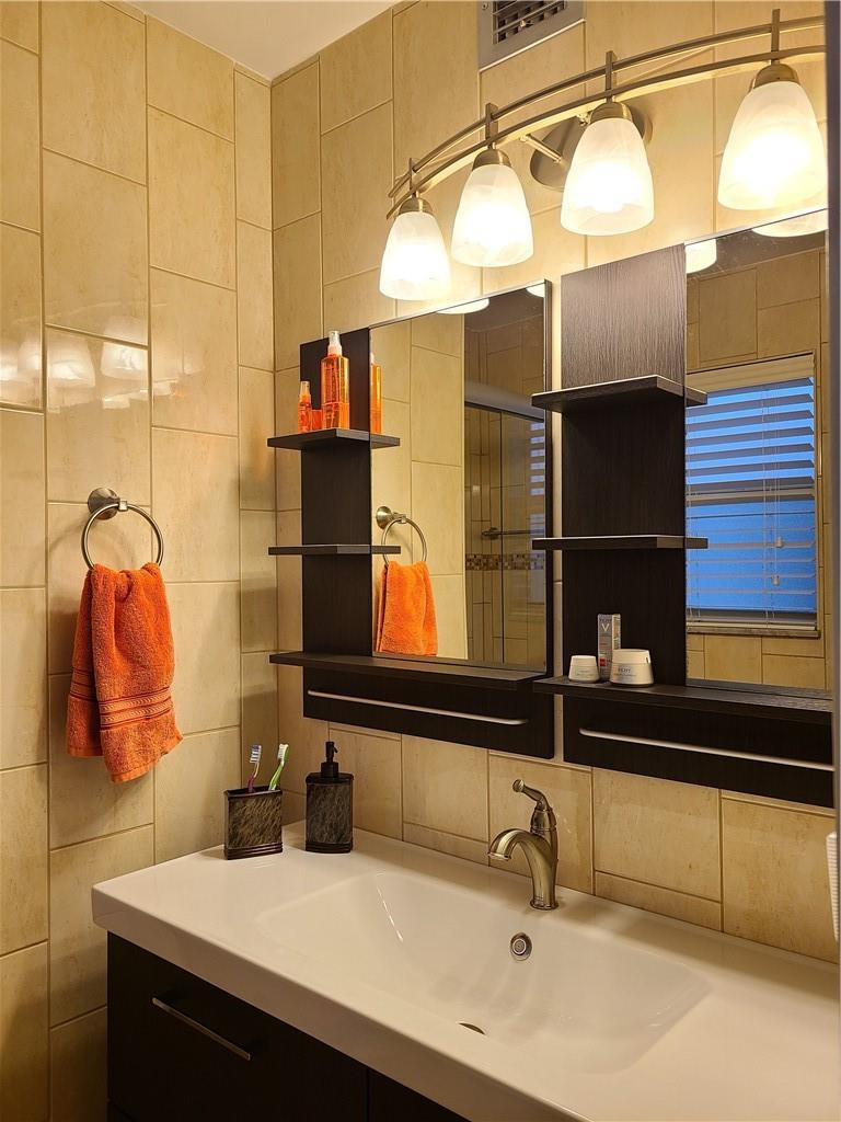 SOMERSET EIGHT - Residential