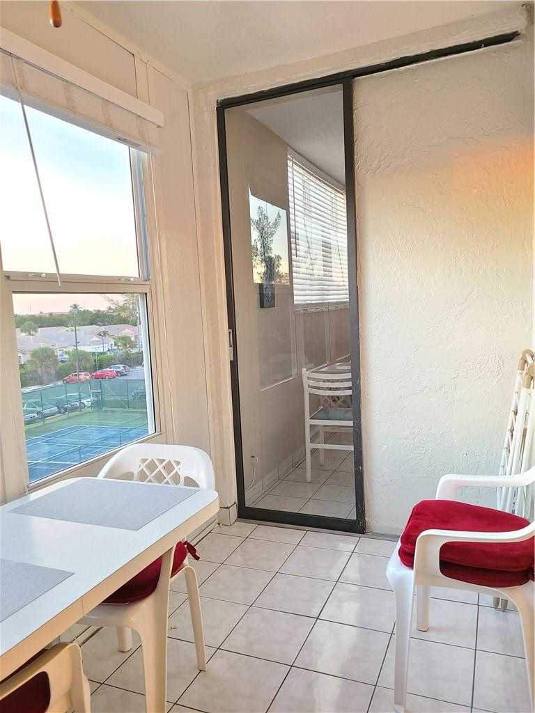 SOMERSET EIGHT - Residential