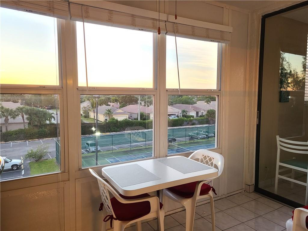 SOMERSET EIGHT - Residential