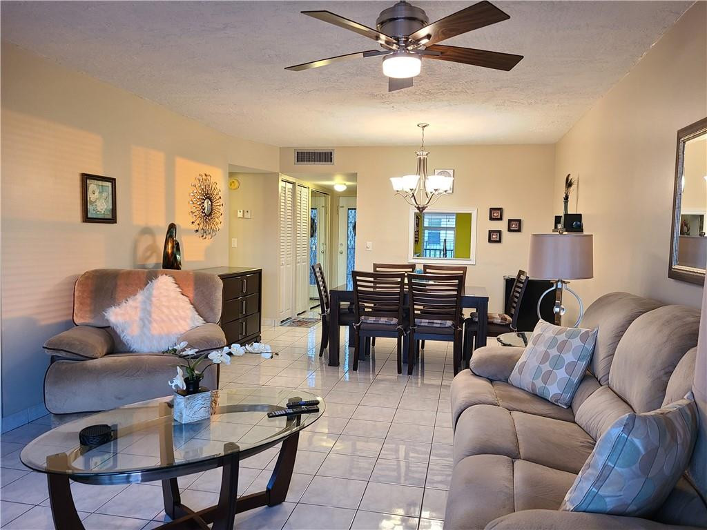 SOMERSET EIGHT - Residential