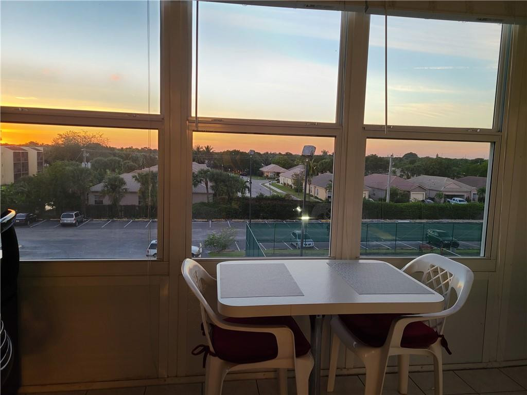 SOMERSET EIGHT - Residential