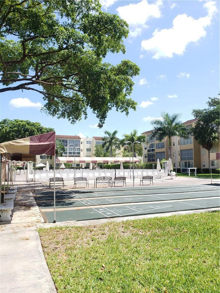 SOMERSET EIGHT - Residential