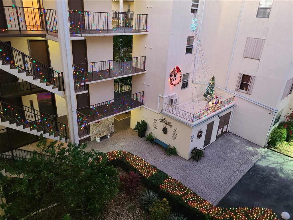 SOMERSET EIGHT - Residential