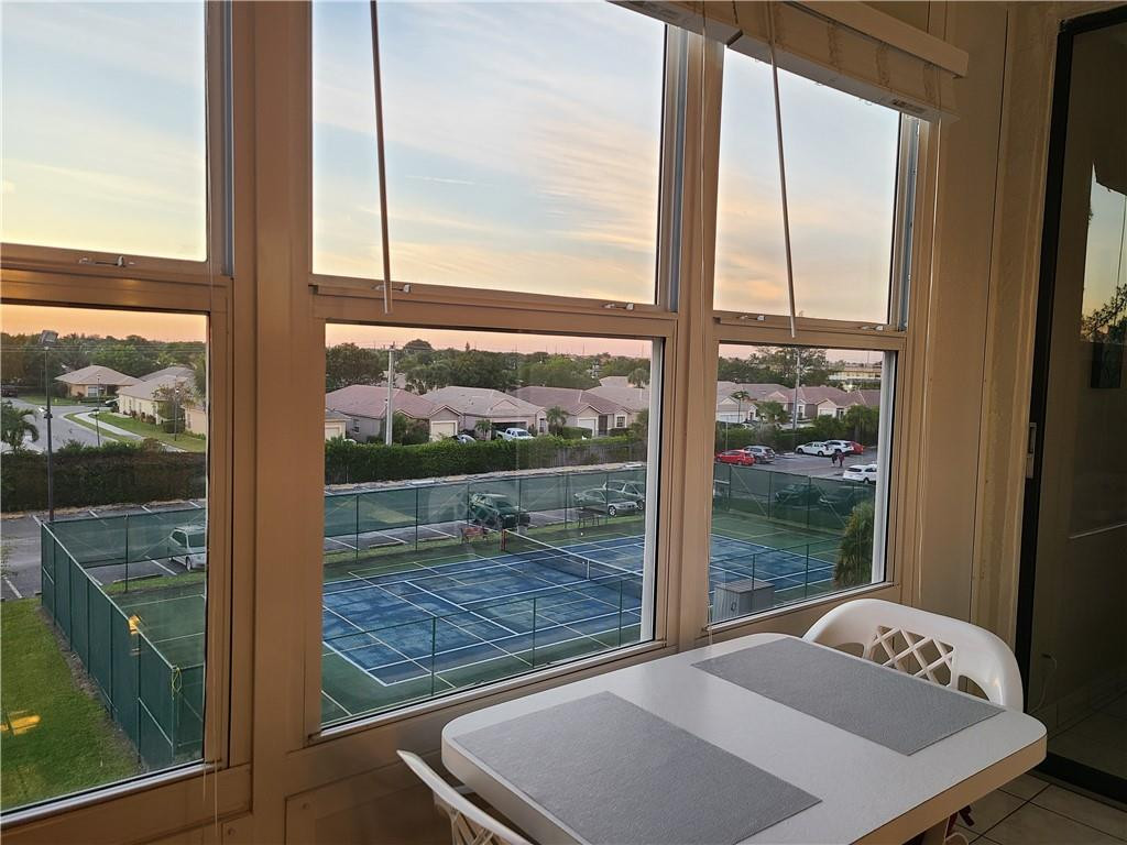 SOMERSET EIGHT - Residential