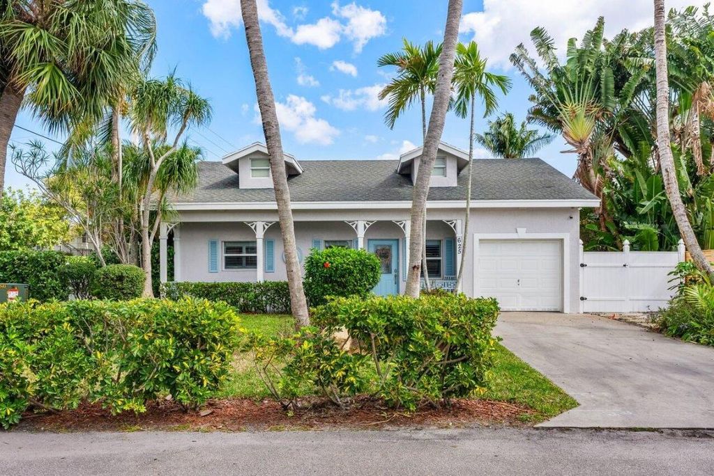 Photo of 625 NE 7th Avenue, Delray Beach, FL 33483 (MLS # R11122841)