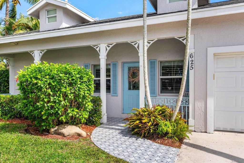 Photo of 625 NE 7th Avenue, Delray Beach, FL 33483 (MLS # R11122841)