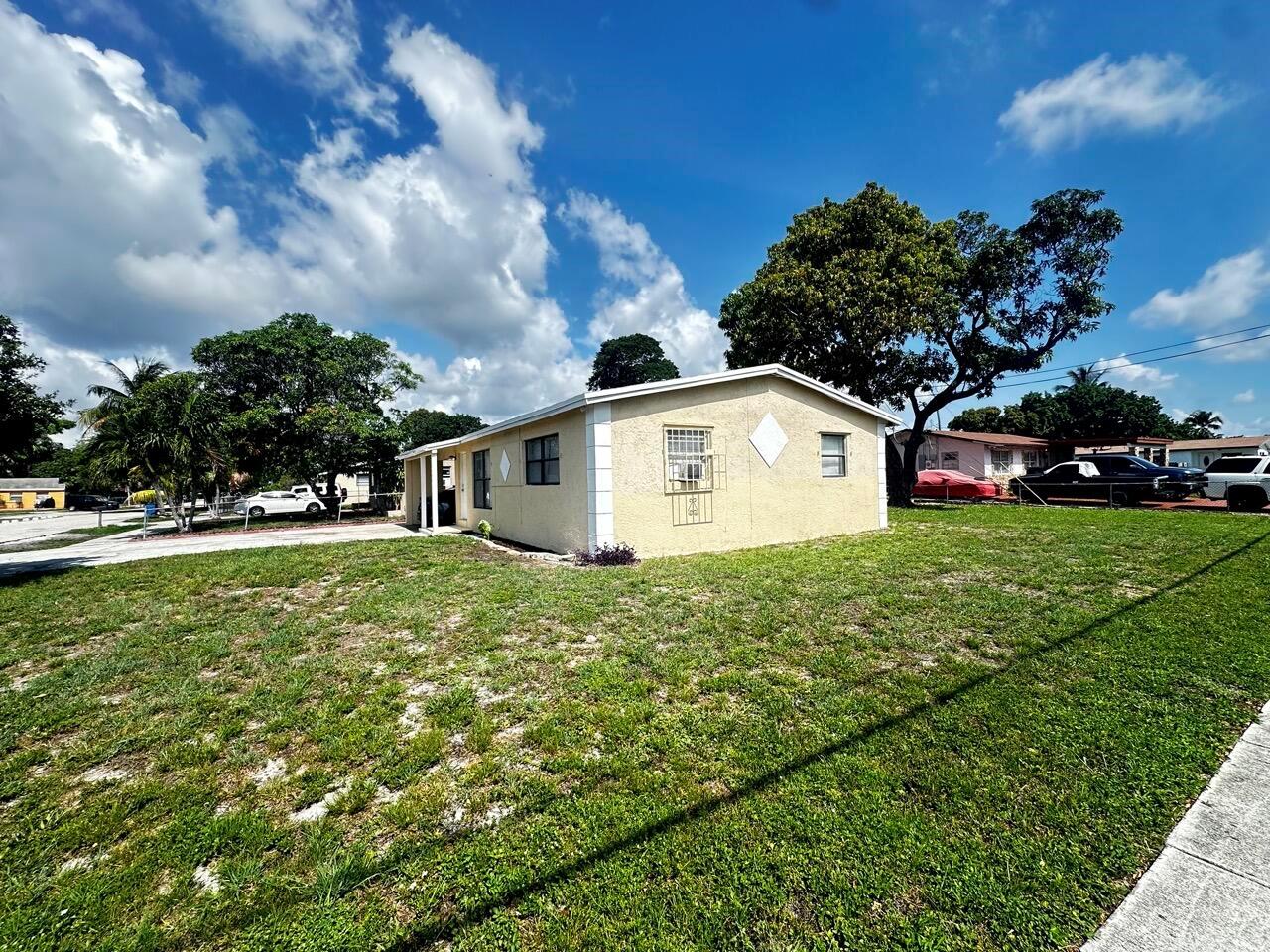 ROYAL PALMS PARK - Residential Lease