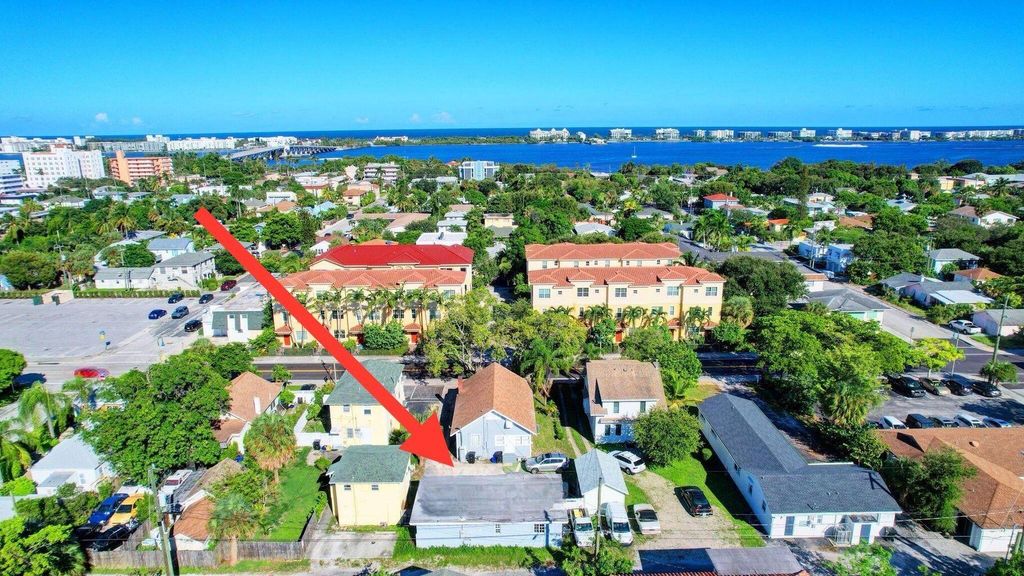 Photo of 215 S Federal Highway #2 Rear, Lake Worth Beach, FL 33460 (MLS # B26017393)
